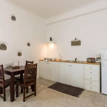 Eleni's Village Apartment Klouvas